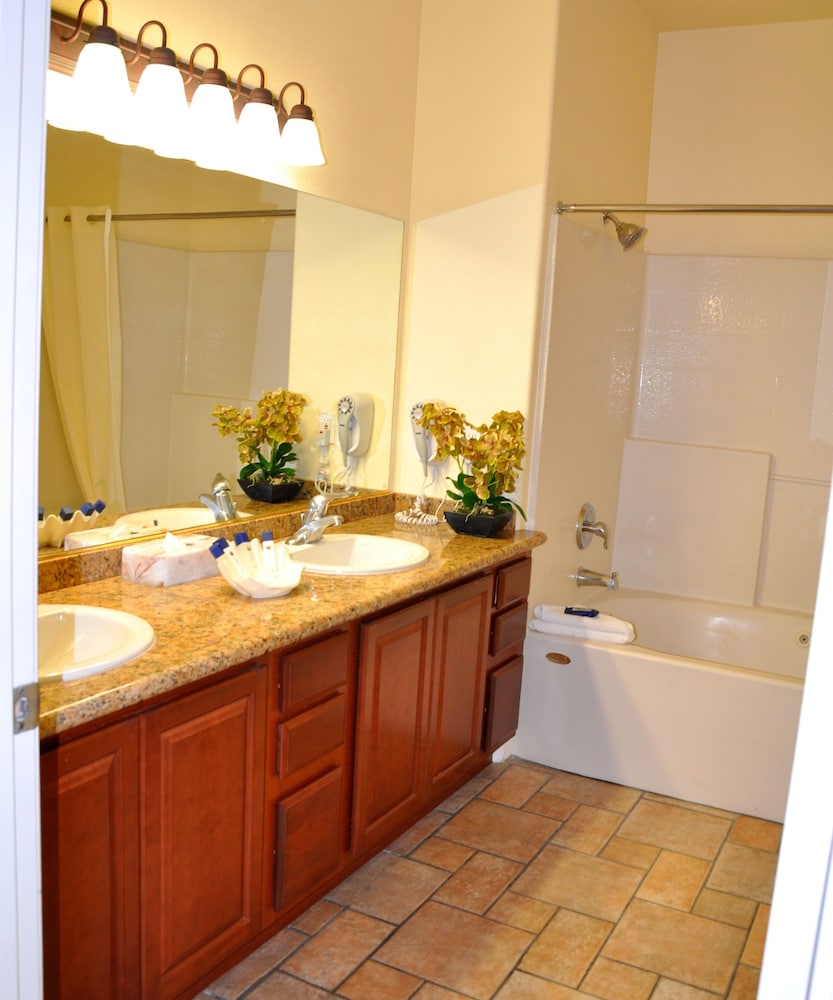 

Bari - Las Vegas (NV) - Club De Soleil All-Suite Resort
