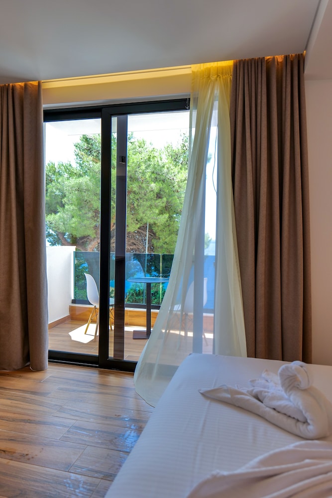 

Napoli - Sarandë - Hotel Havana