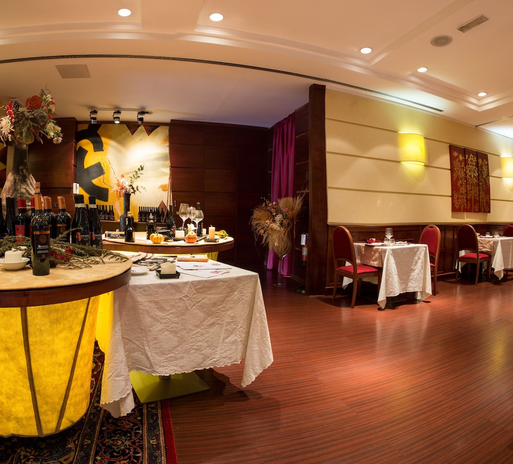 

Comiso - Marco Simone - Hotel IMPERATORI
