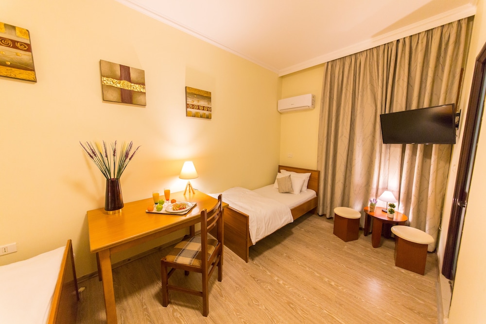 

Venezia - Tirana - Hotel Baron