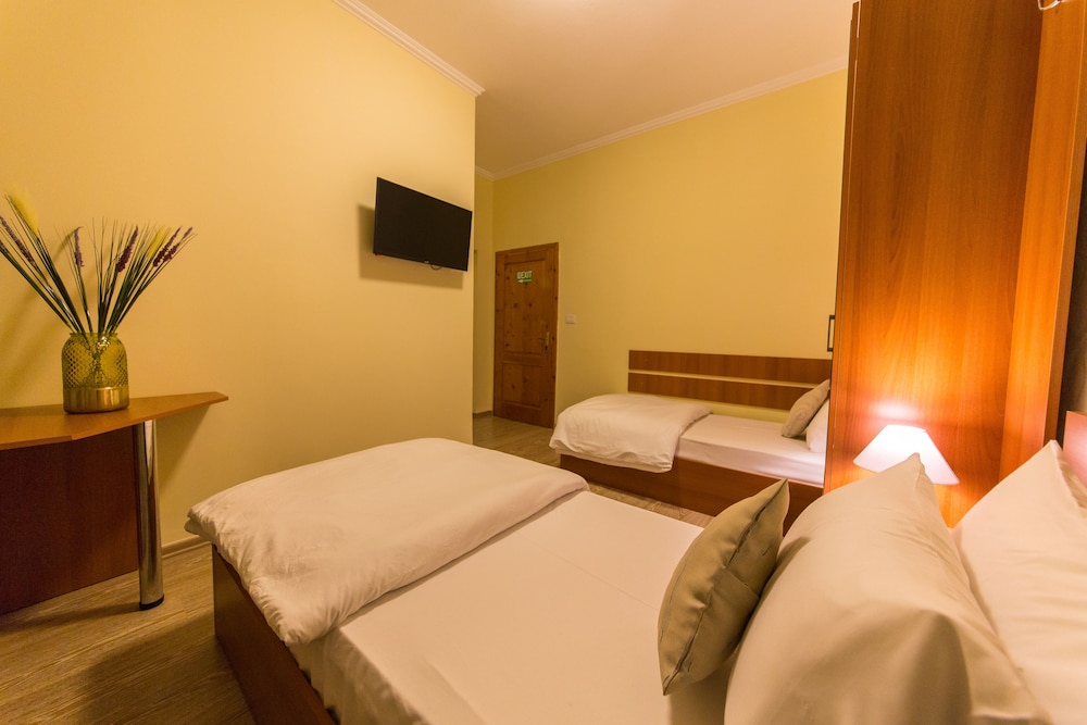 

Napoli - Tirana - Hotel Baron