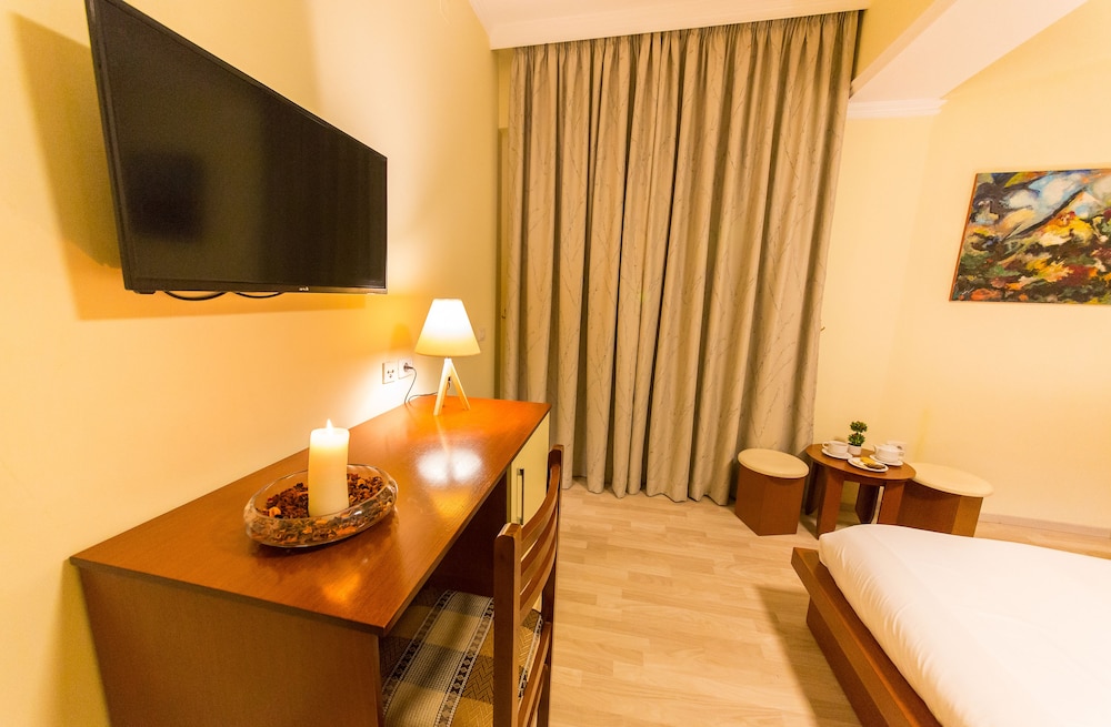 

Pescara - Tirana - Hotel Baron