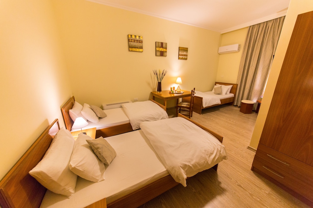 

Pescara - Tirana - Hotel Baron