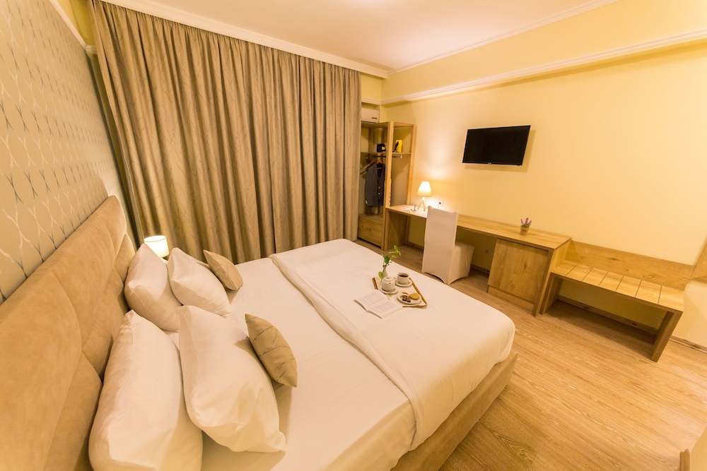 

Pescara - Tirana - Hotel Baron