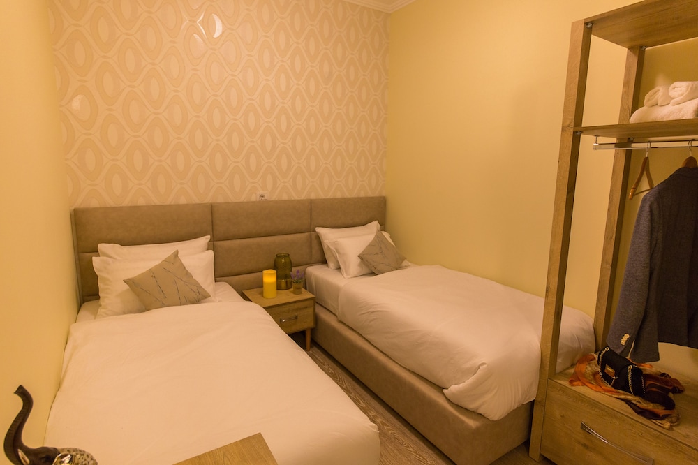 

Venezia - Tirana - Hotel Baron