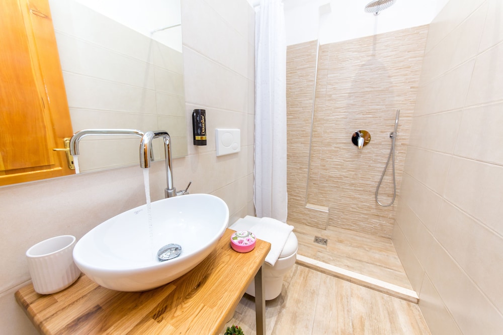 

Venezia - Tirana - Hotel Baron