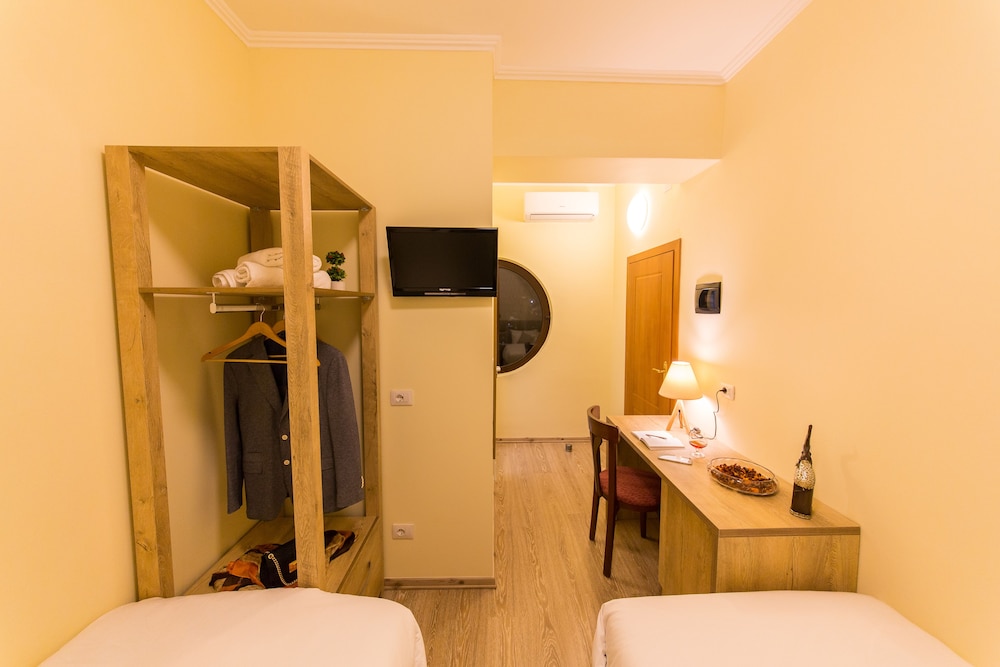 

Venezia - Tirana - Hotel Baron