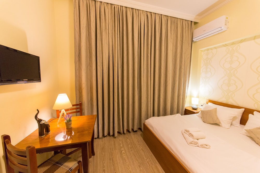 

Bologna - Tirana - Hotel Baron