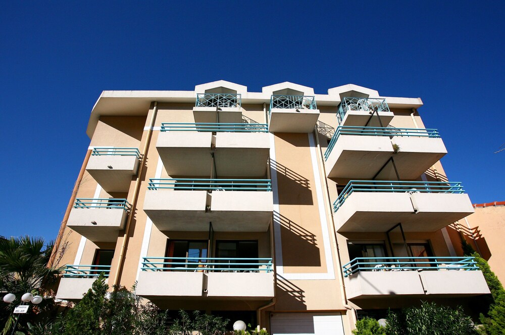 

Napoli - Mougins - Residhotel Les Coralynes