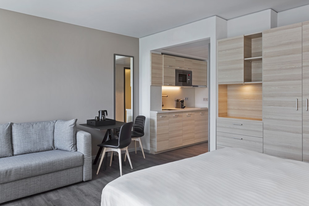 

Napoli - Germering - Courtyard by Marriott Oberpfaffenhofen Munich South