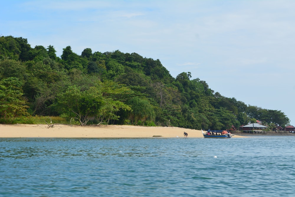 

Roma - Tanjung Rhu - The Jemuruk Island Resort