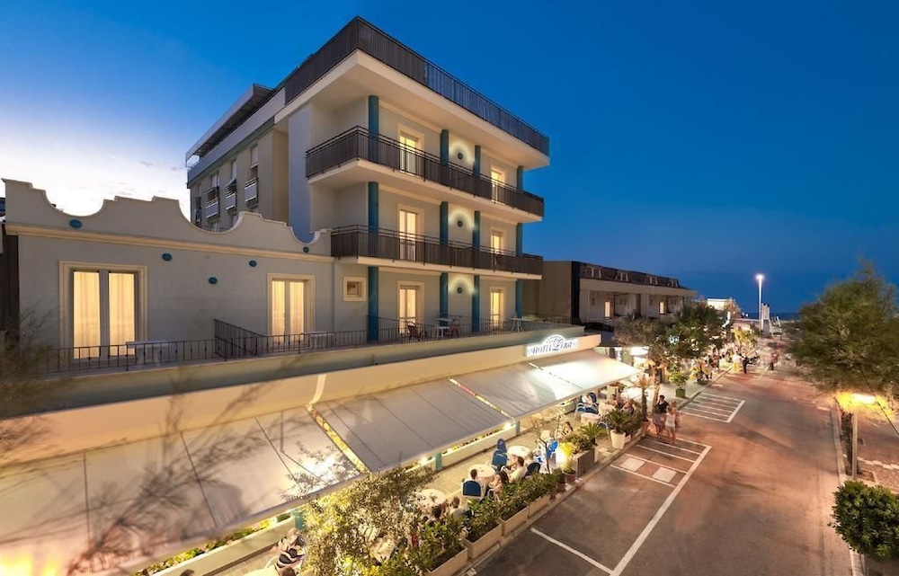 

Milano - Riccione - Hotel Lina