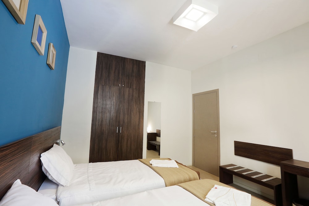 

Milano - Antananarivo - Hôtel La Villette