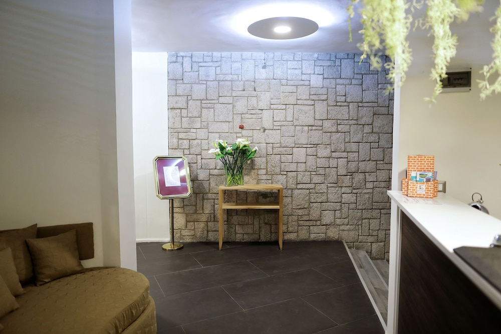

Milano - Antananarivo - Hôtel La Villette