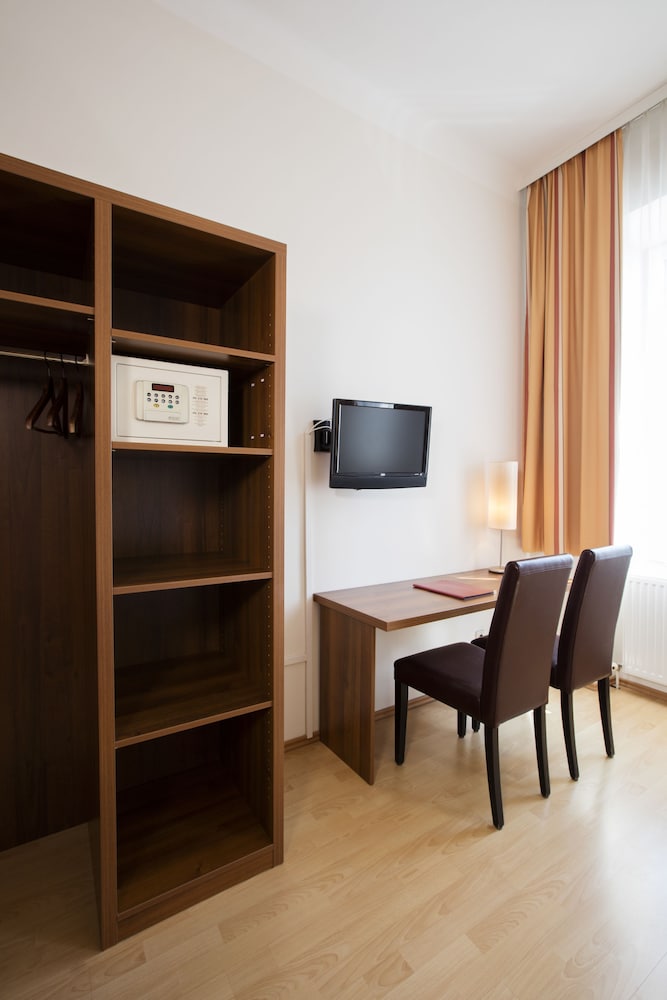 

Cagliari - Vienna - Hahn Hotel Vienna