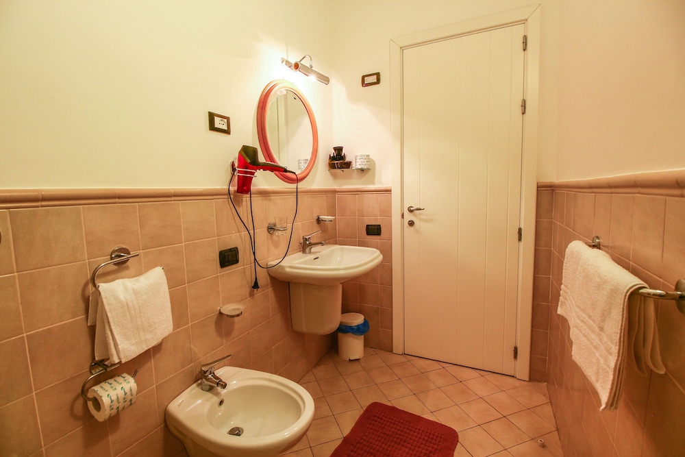 

Milano - Lampedusa - Hotel Paladini di Francia