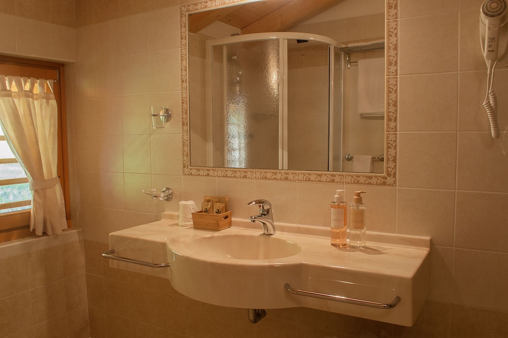 

Napoli - Pinzolo - Hotel Garnì Sant'Antonio con Spa