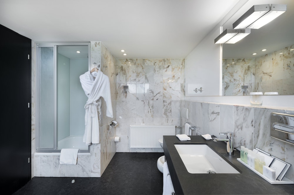 

Napoli - Dusseldorf - Crowne Plaza Dusseldorf - Neuss