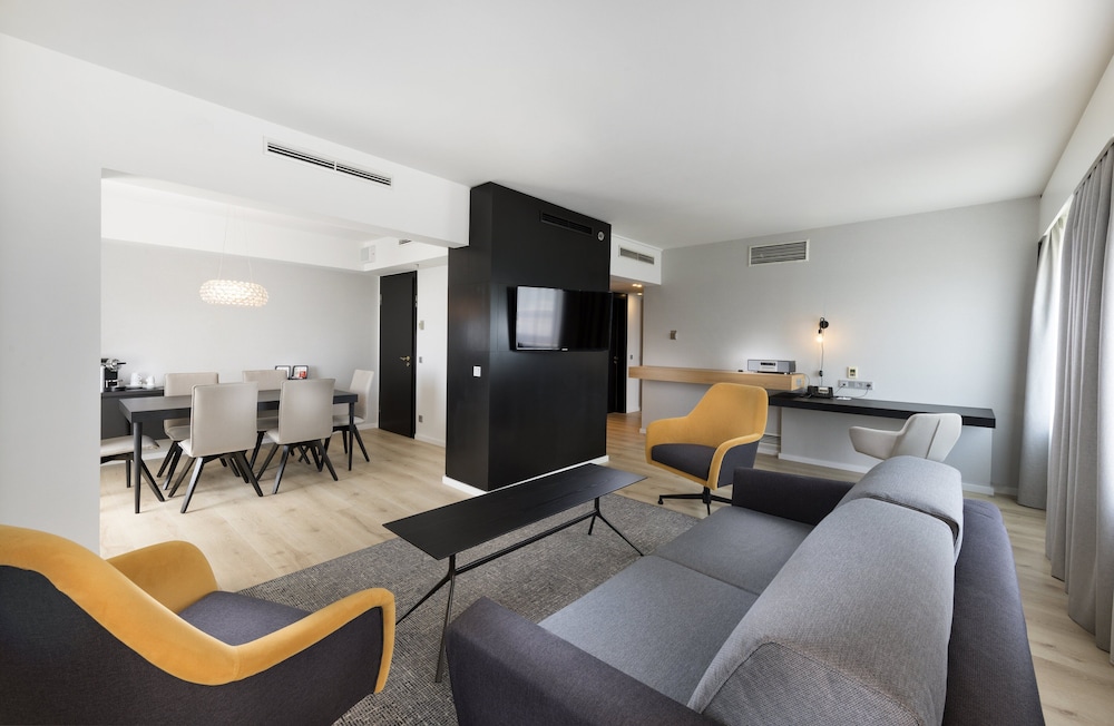 

Napoli - Dusseldorf - Crowne Plaza DUSSELDORF - NEUSS