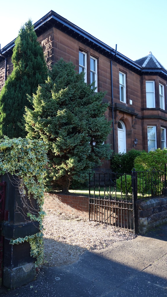 

Bari - Glasgow - Claremont House B&B