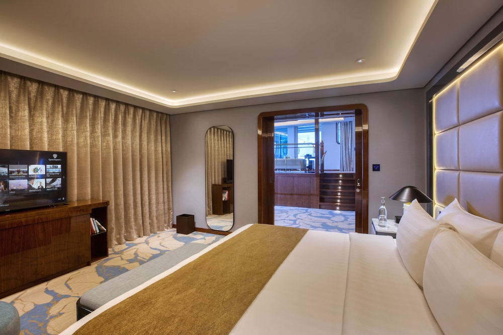 

Milano - Deira - Queen Elizabeth 2 Hotel
