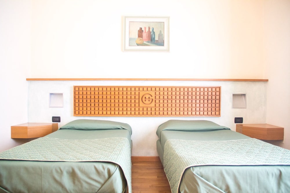 

Genova - Montalcino - Hotel Ghibellino