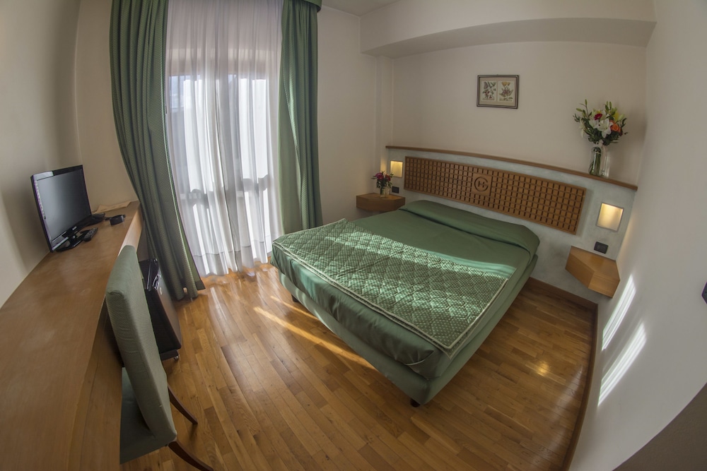 

Bari - Montalcino - Hotel Ghibellino