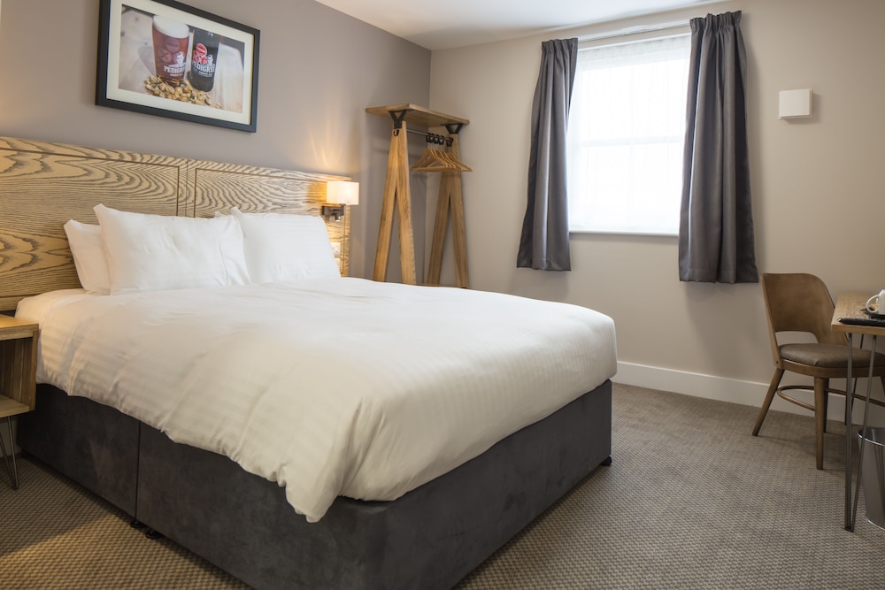 

Catania - Glasgow - The Raven’s Cliff Lodge by Marston's Inns