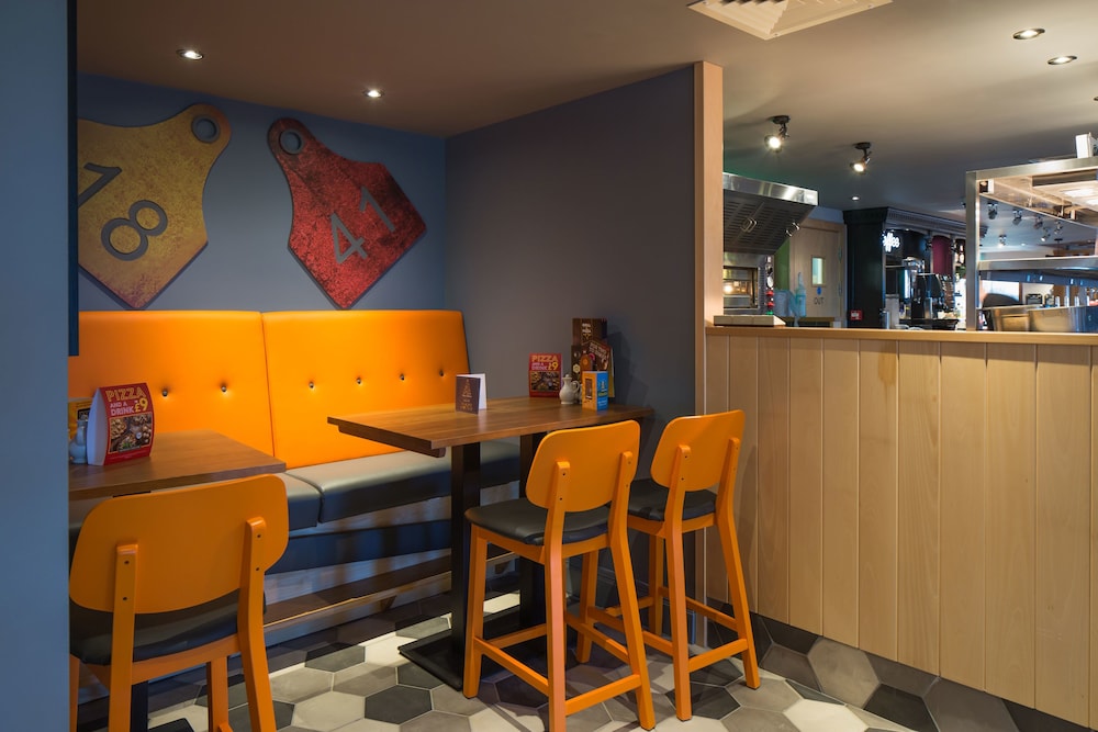 

Roma - Glasgow - The Raven’s Cliff Lodge by Marston's Inns