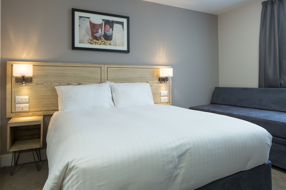 

Milano - Glasgow - The Raven’s Cliff Lodge by Marston's Inns