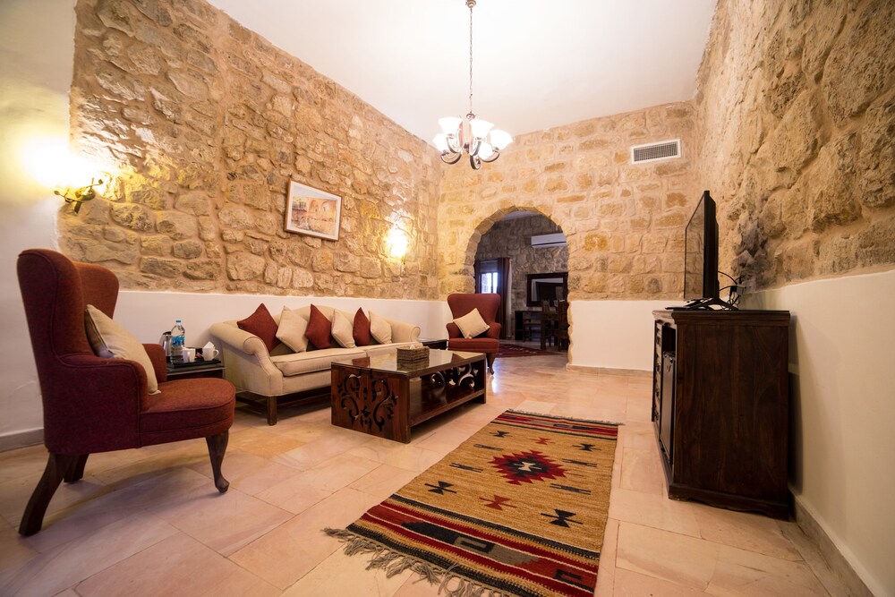 

Roma - Wadi Musa(Petra) - The Old Village Hotel & Resort