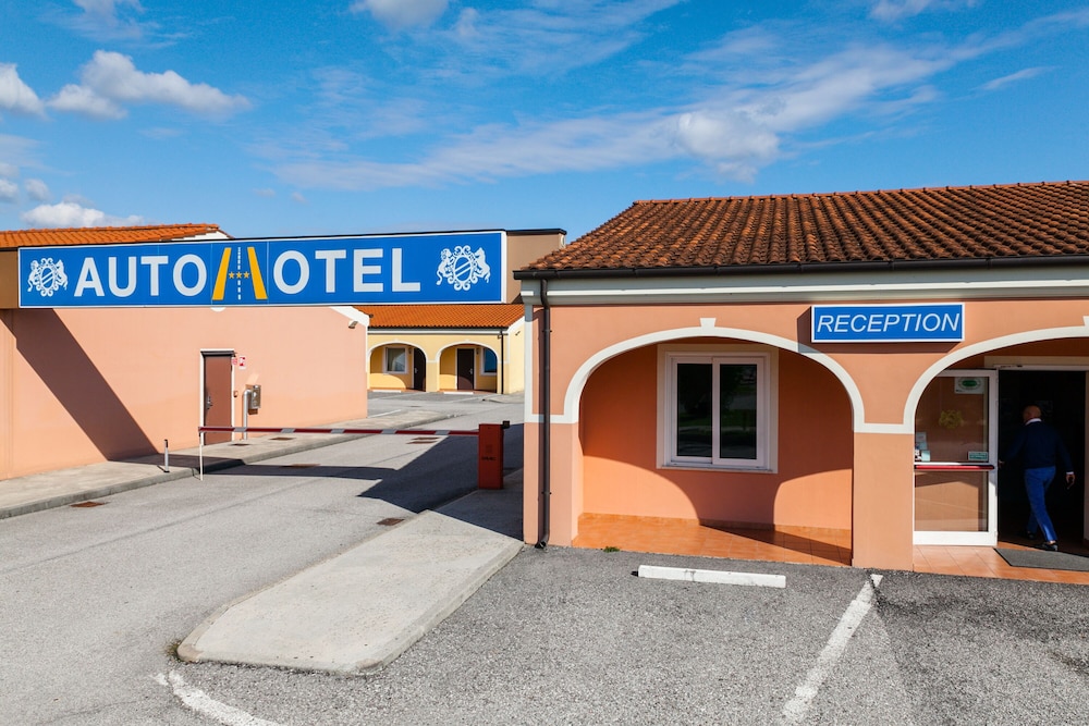

Bari - Sambruson - Autohotel Venezia