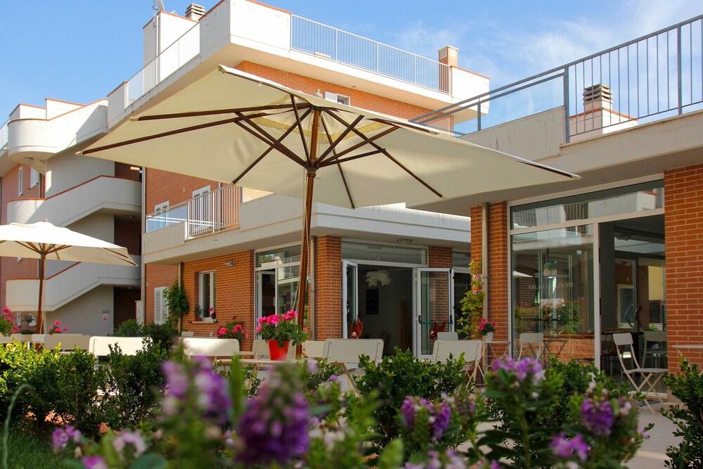 

Milano - Versilia e Costa Toscana, Mare Italia - I Cinque Pini