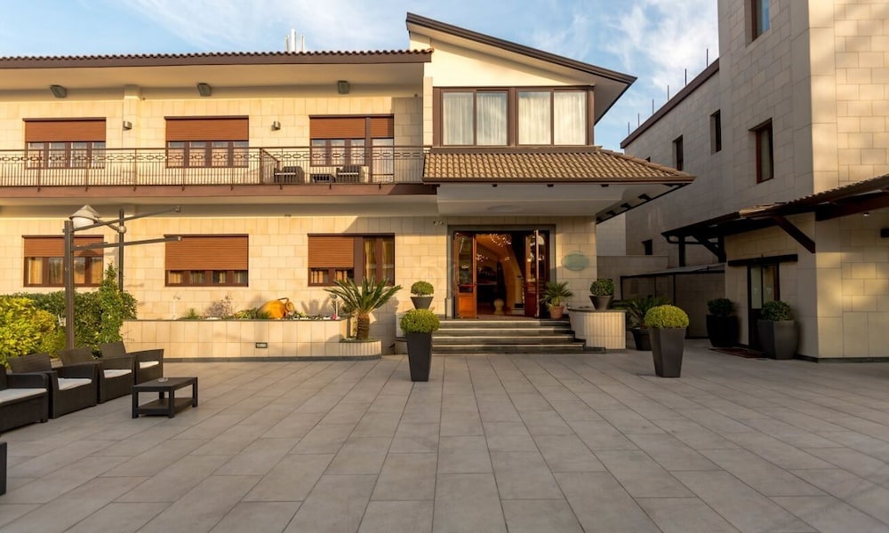 

Palermo - Pozzuoli - Ranch Palace Hotel