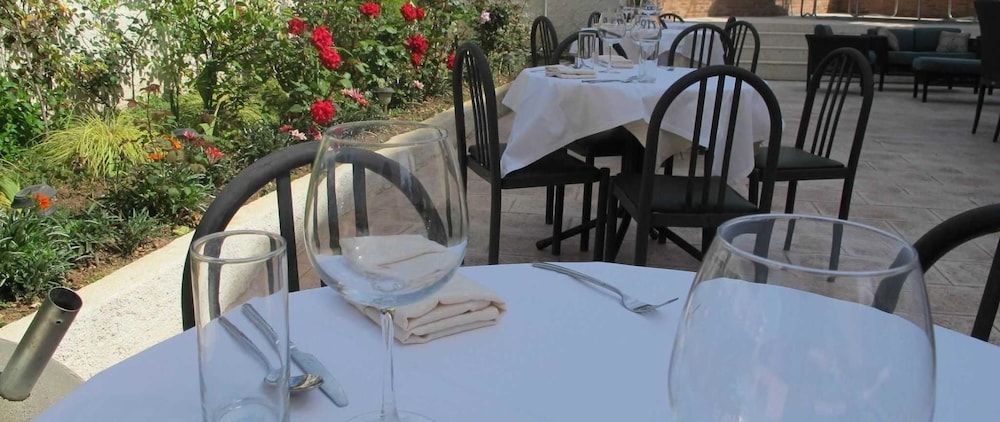

Milano - Valona - Hotel Nika