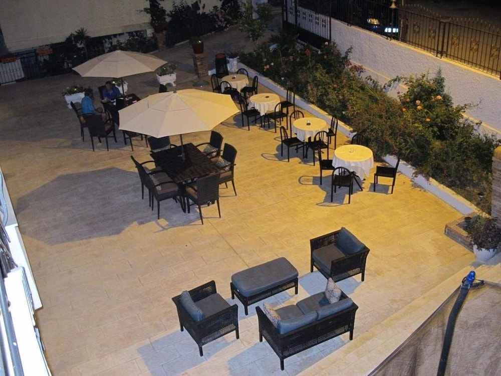 

Milano - Valona - Hotel Nika