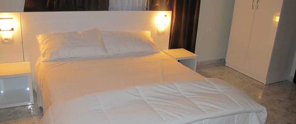 

Milano - Valona - Hotel Nika