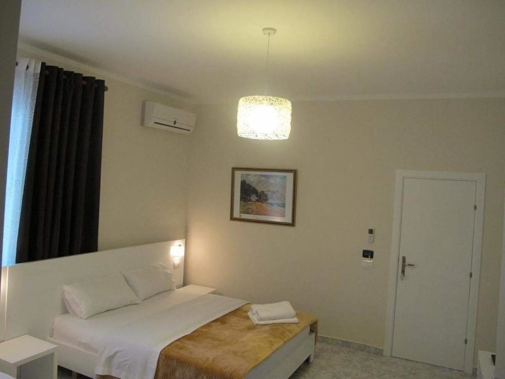 

Bologna - Valona - Hotel Nika
