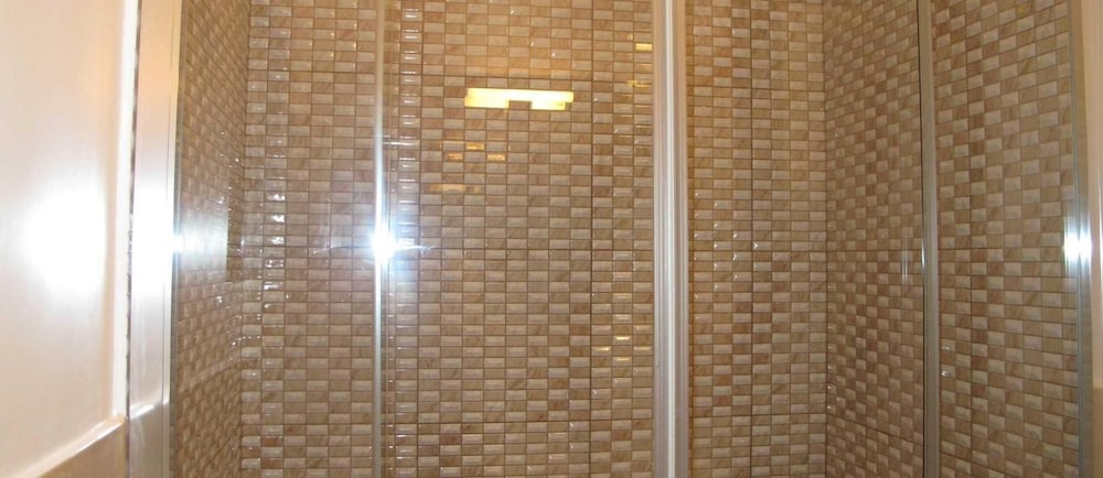 

Milano - Valona - Hotel Nika