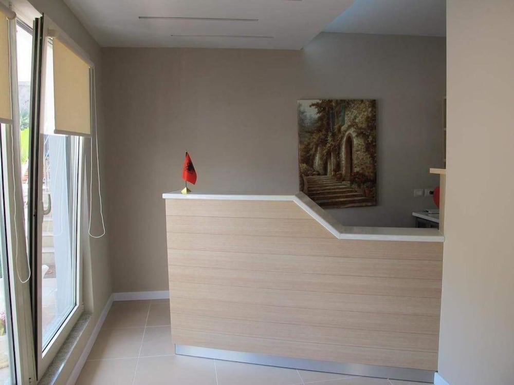 

Milano - Valona - Hotel Nika