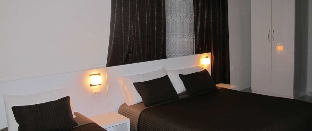 

Milano - Valona - Hotel Nika