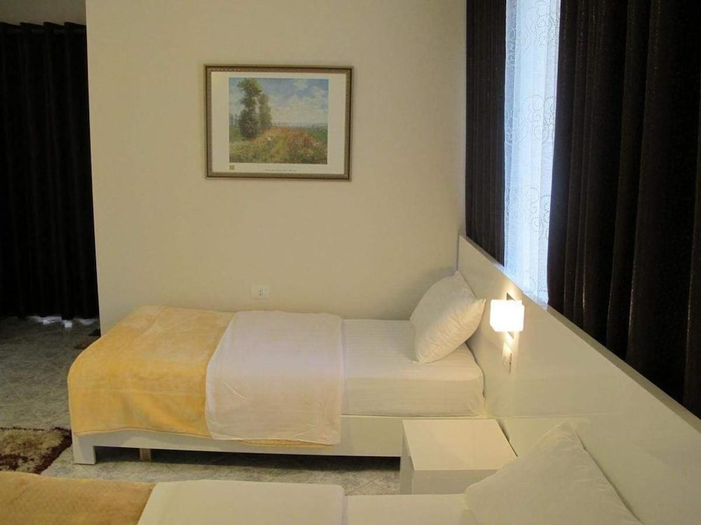 

Bologna - Valona - Hotel Nika