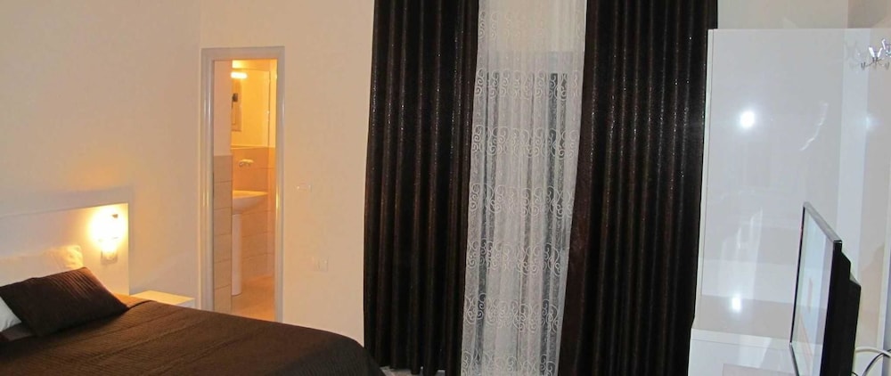 

Milano - Valona - Hotel Nika