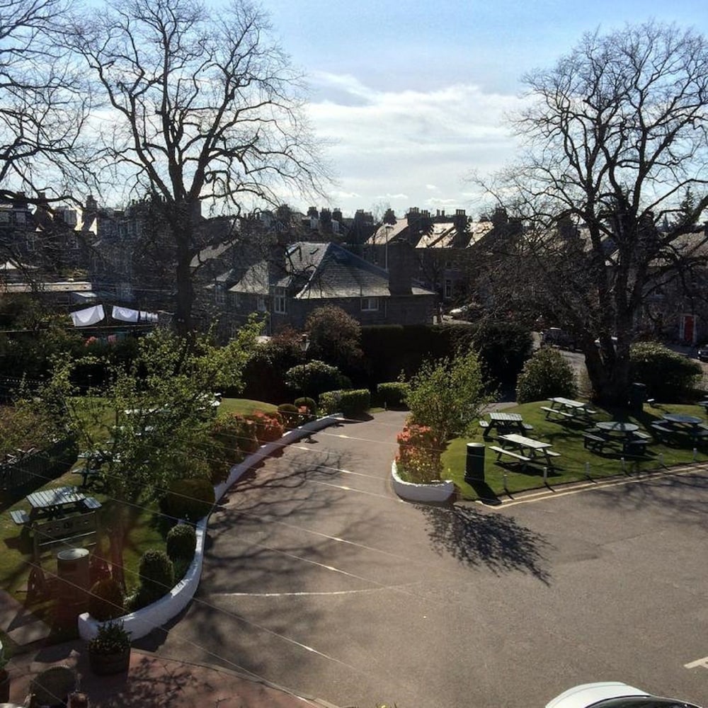 

Bari - Aberdeen - Ferryhill House Hotel
