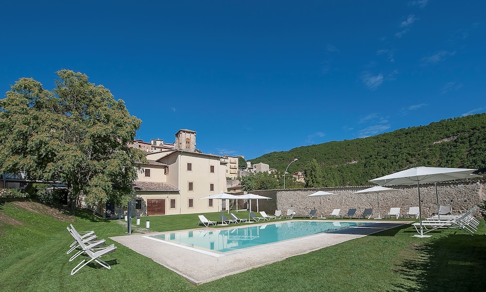 

Reggio Calabria - Cascia - Hotel La Corte