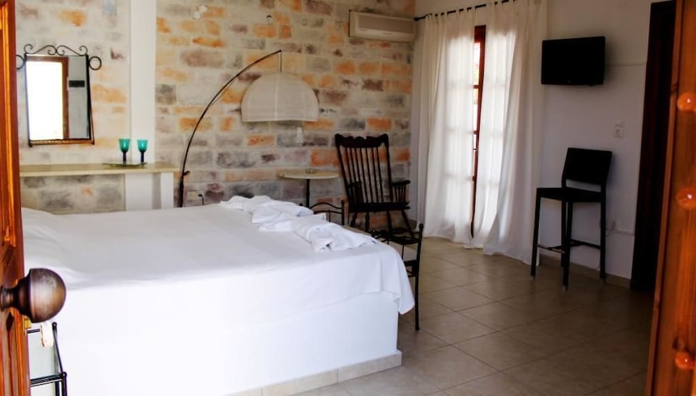 

Napoli - Pirgaki - Naxos Summerland resort