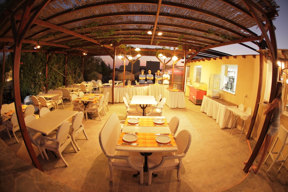 

Bologna - Pirgaki - Naxos Summerland resort