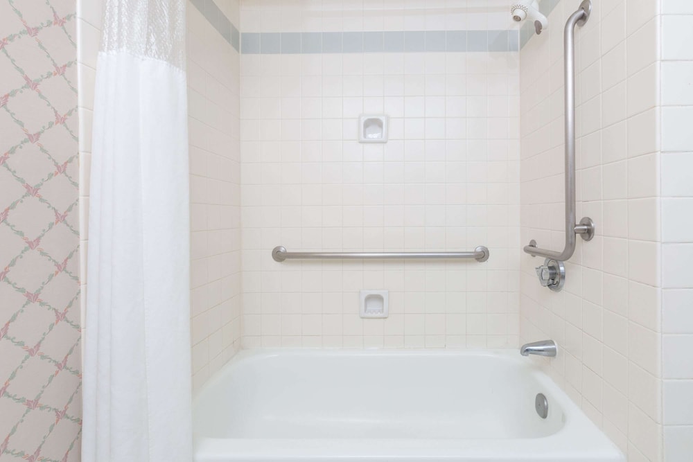 

Roma - Playa del Rey - Ramada By Wyndham Hawthorne/Lax