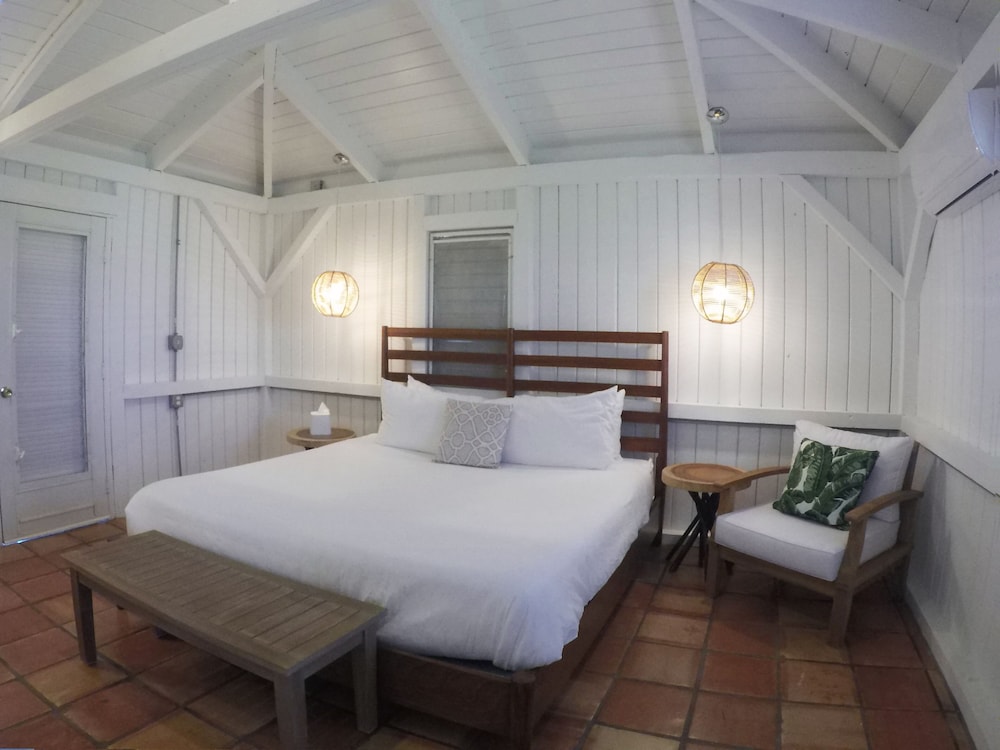 

Roma - George Town - Peace and Plenty Resort