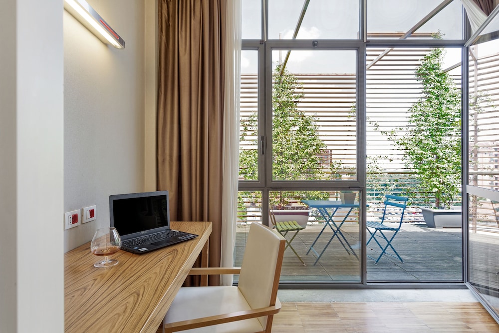 

Napoli - Parabiago - Italiana Hotels Milan Rho Fair